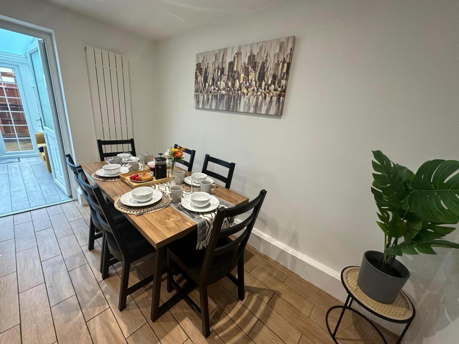 Rooms In Stylish House Milton Keynes Exterior foto